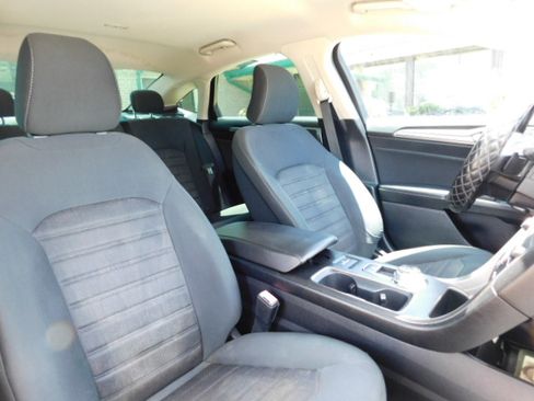Used 2019 Ford Fusion SE FWD image 21