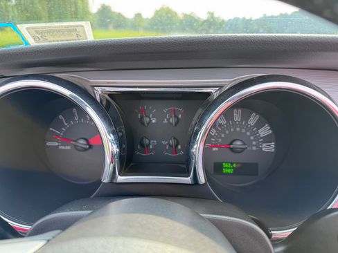 Used 2005 Ford Mustang Premium image 7