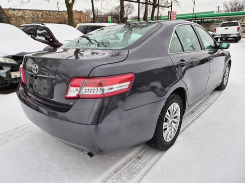 Used 2010 Toyota Camry LE image 3