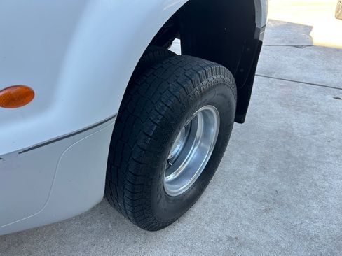 Used 2002 Ford F350 Lariat image 25