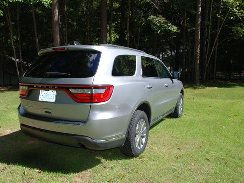 Used 2018 Dodge Durango AWD SXT image 9