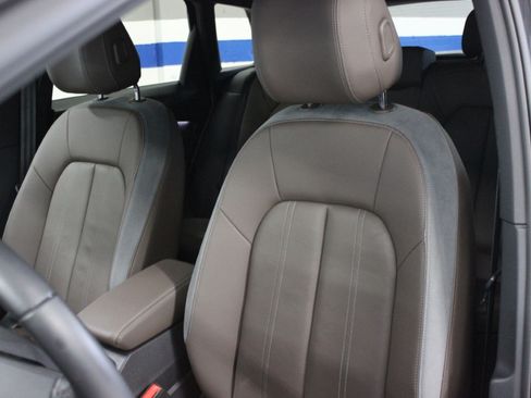 Used 2025 Audi Q4 e-tron Premium image 32