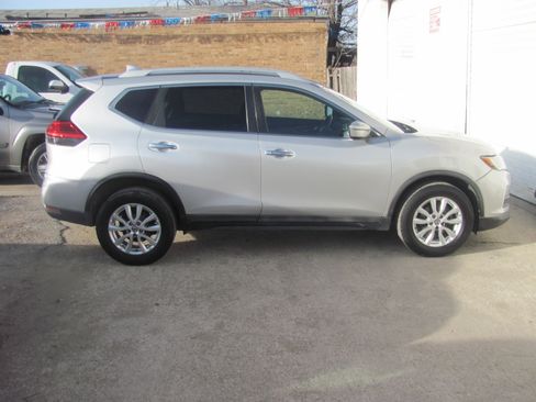 Used 2017 Nissan Rogue image 3