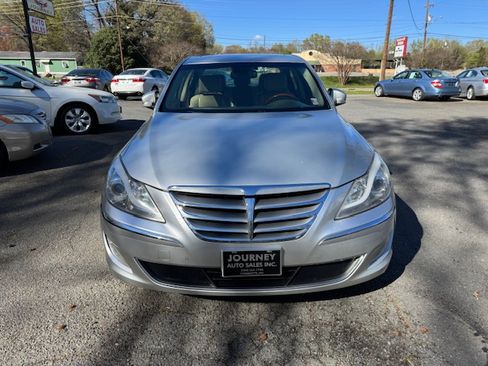 Used 2012 Hyundai Genesis 4.6 image 8