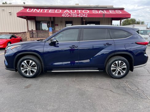 Used 2021 Toyota Highlander AWD XLE V6 image 1