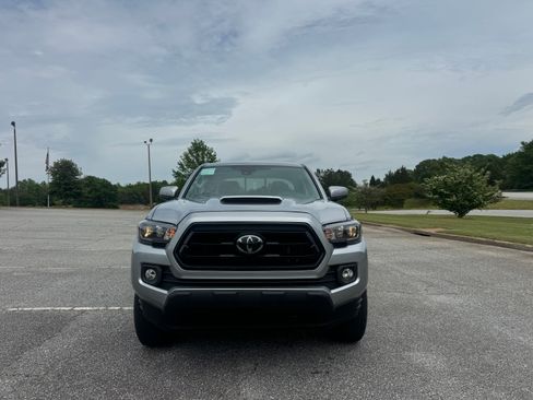Used 2021 Toyota Tacoma SR5 AWD/4WD image 9