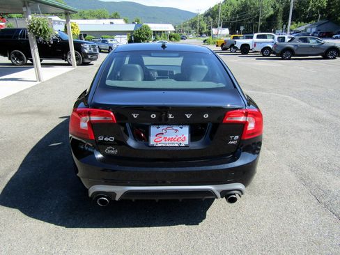 Used 2018 Volvo S60 T5 Dynamic AWD image 7