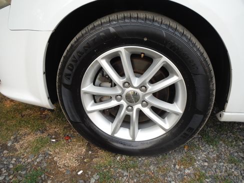 Used 2014 Dodge Grand Caravan SXT FWD image 20
