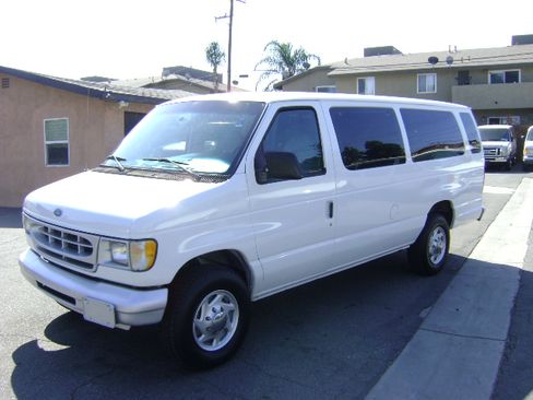 Used 1998 Ford E-350 and Econoline 350 Club Wagon image 4
