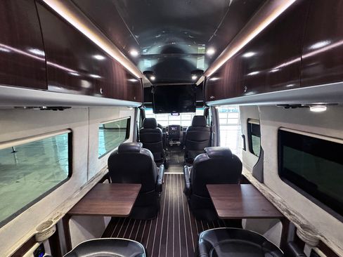 Used 2015 Mercedes-Benz Sprinter 4500 image 25