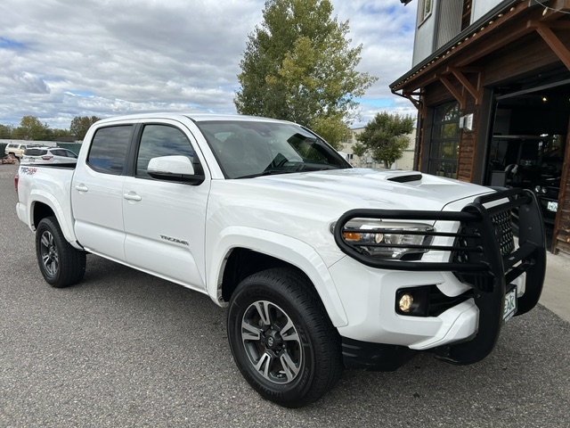 Used 2018 Toyota Tacoma 4x4 Double Cab image 2