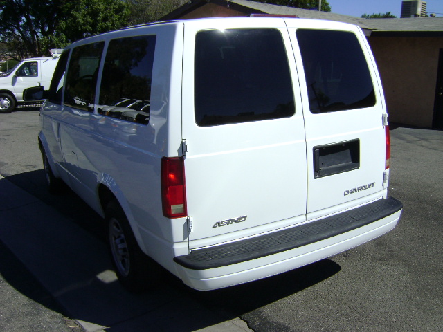 Used 2005 Chevrolet Astro Passenger RWD image 5