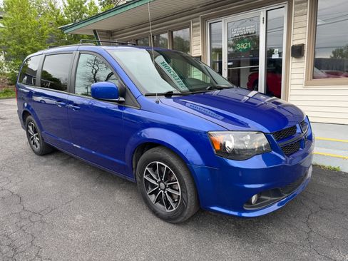 Used 2019 Dodge Grand Caravan GT FWD image 2