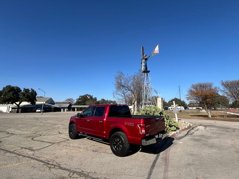 Used 2015 Ford F150 FX4 image 4