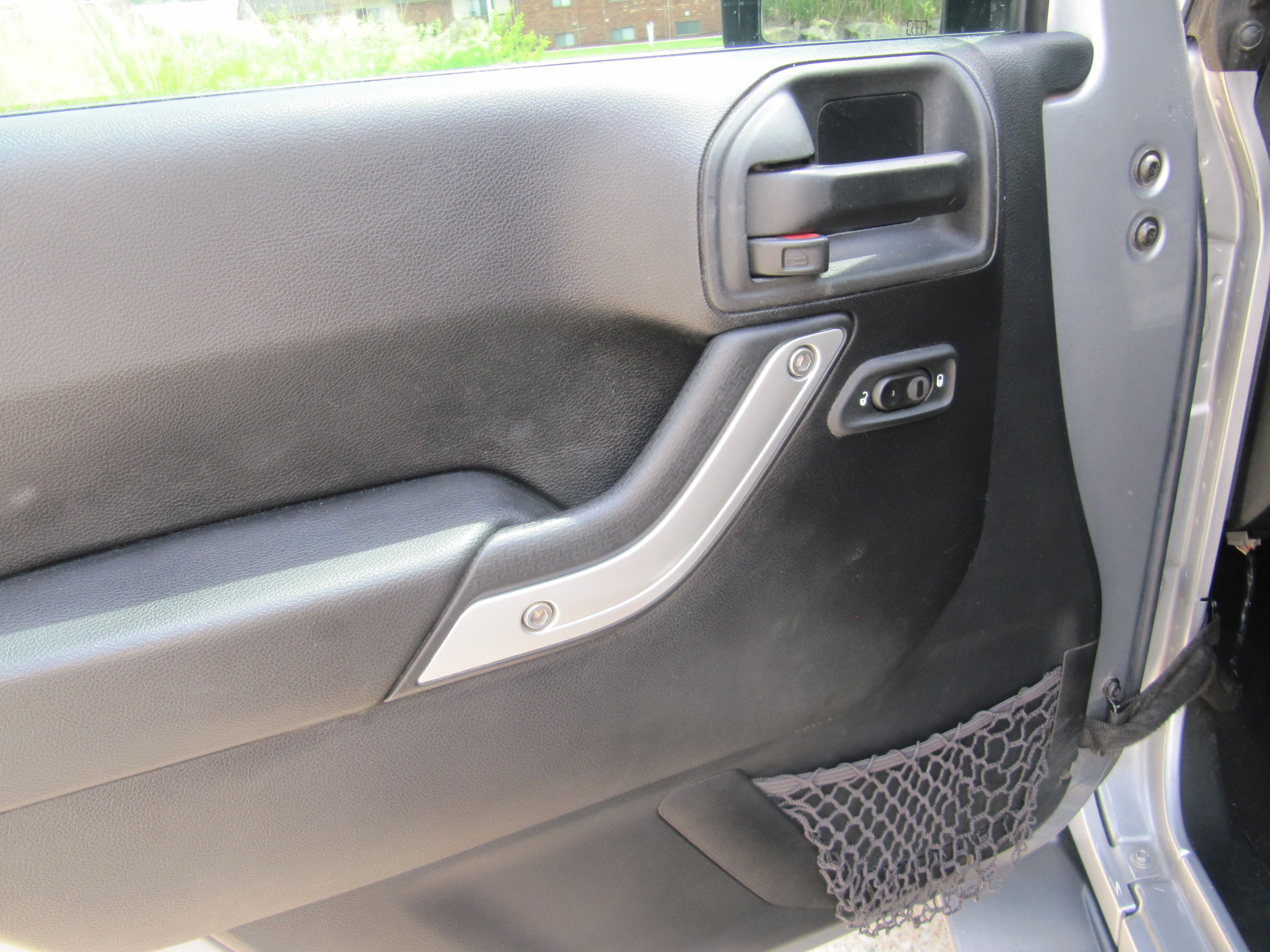 Used 2015 Jeep Wrangler 4WD Sahara image 12