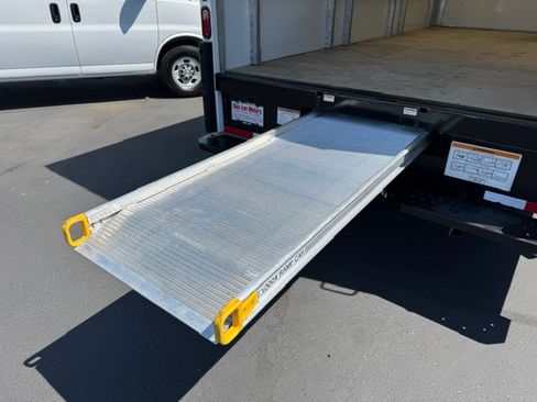 Used 2022 GMC Savana 3500 Extended RWD image 9