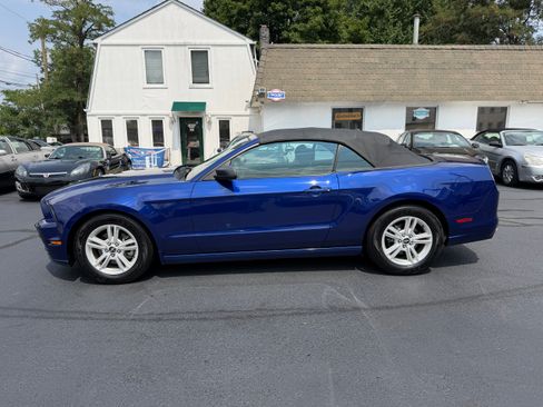 Used 2014 Ford Mustang Convertible RWD image 30