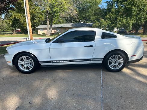 Used 2012 Ford Mustang image 2