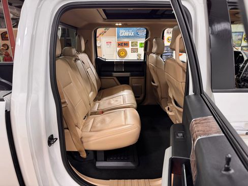Used 2017 Ford F350 Lariat image 19