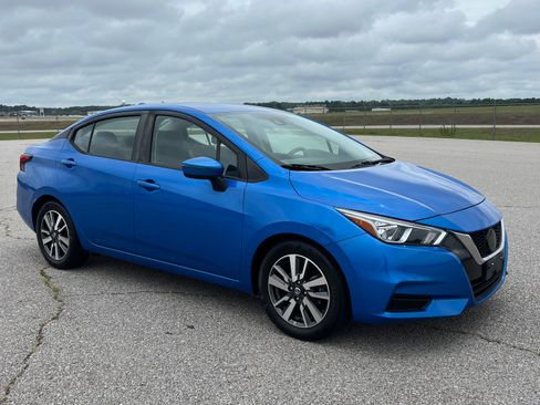 Used 2020 Nissan Versa SV FWD image 11