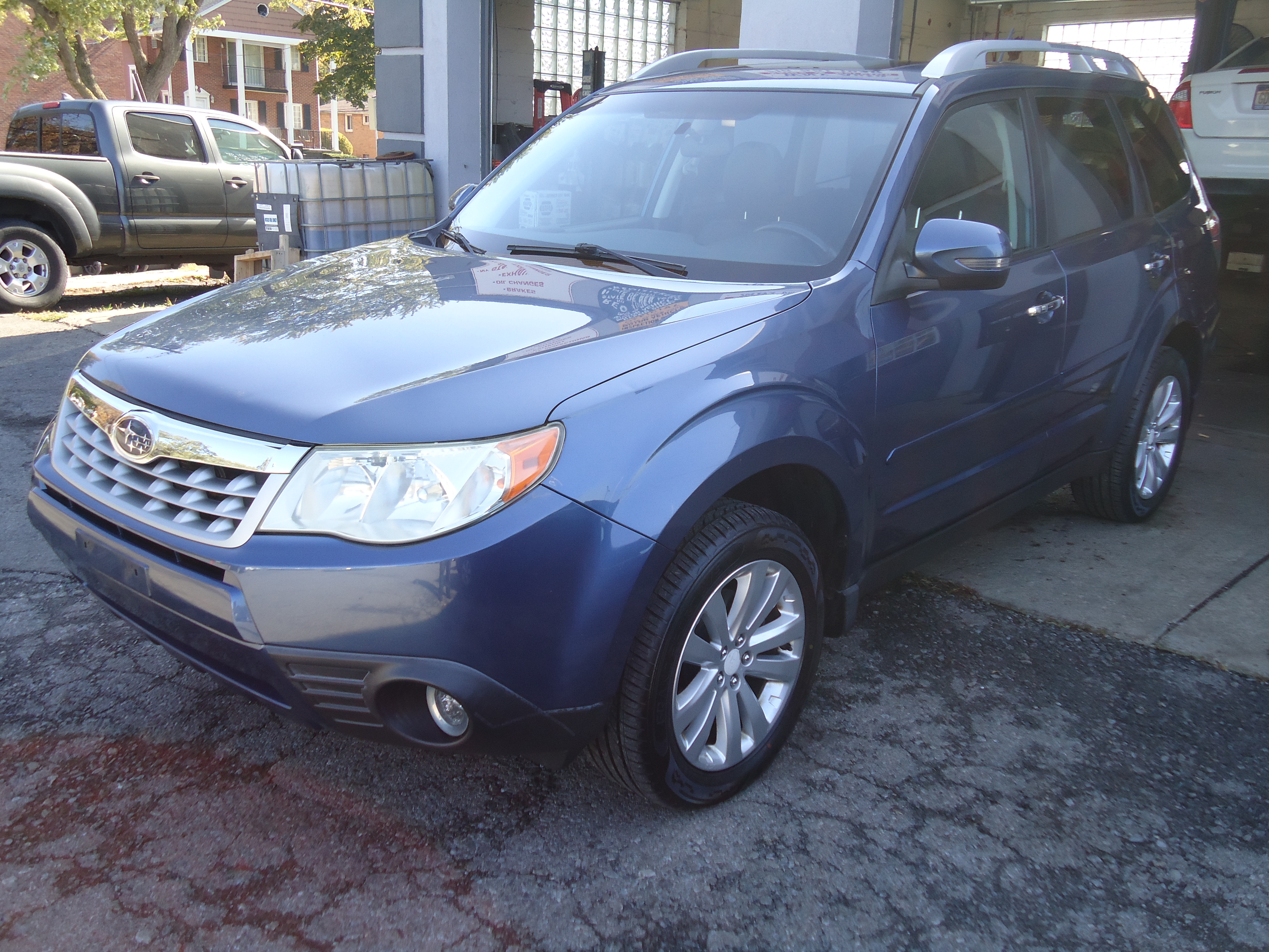 Used 2011 Subaru Forester 2.5X Touring AWD/4WD image 2