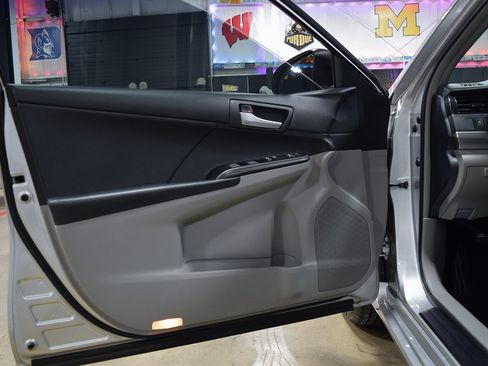 Used 2012 Toyota Camry LE image 26