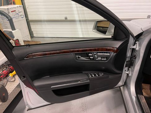 Used 2011 Mercedes-Benz S 550 4MATIC image 12