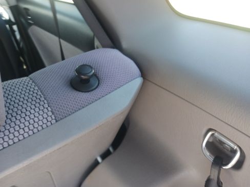 Used 2006 Toyota Matrix XR image 16