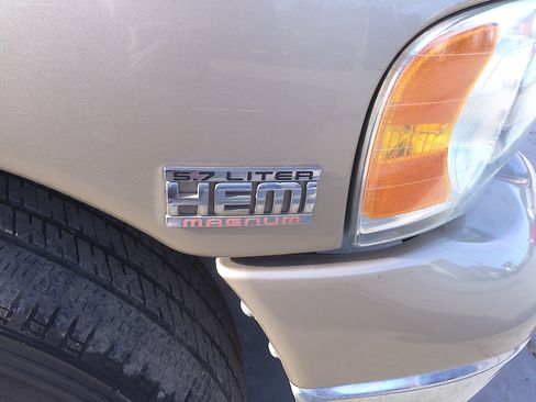 Used 2004 Dodge Ram 1500 Truck SLT image 29