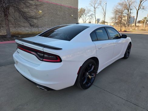 Used 2019 Dodge Charger SXT image 5