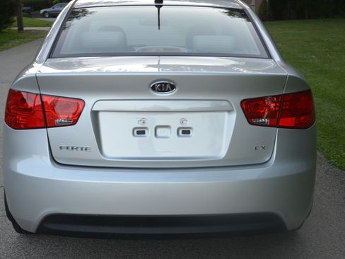 Used 2012 Kia Forte EX Sedan FWD image 4