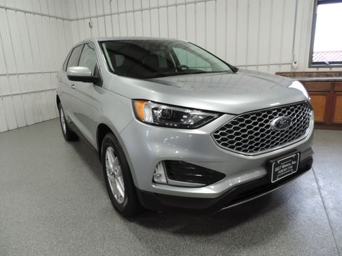 Used 2024 Ford Edge SEL image 8
