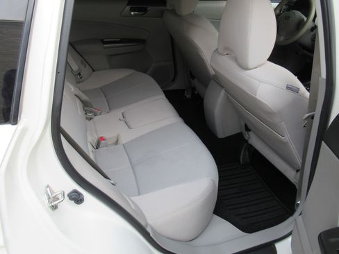 Used 2013 Subaru Forester 2.5X Premium AWD/4WD image 16