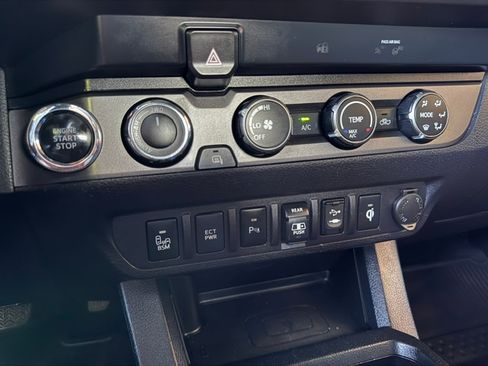 Used 2019 Toyota Tacoma 4x4 Double Cab image 14