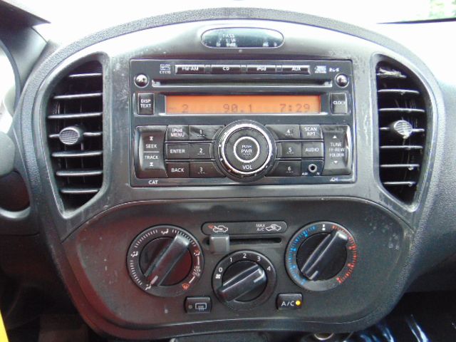 Used 2013 Nissan Juke S FWD image 16