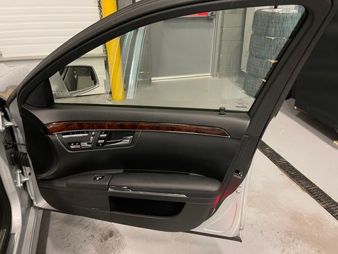 Used 2011 Mercedes-Benz S 550 4MATIC image 17