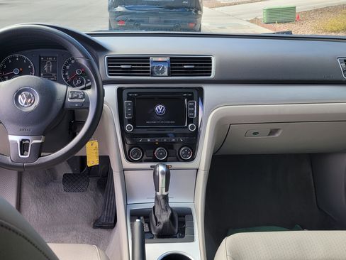 Used 2013 Volkswagen Passat 2.5 SE image 12