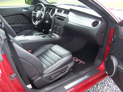 Used 2013 Ford Mustang GT Premium RWD image 16