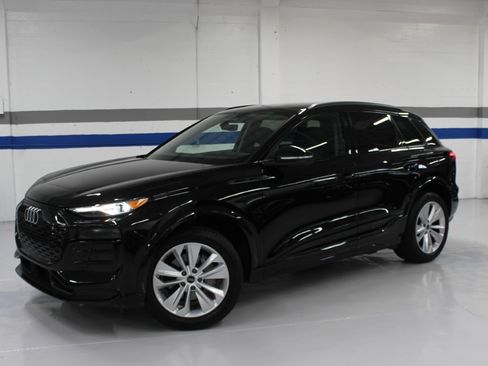 Used 2025 Audi Q6 e-tron Premium RWD image 2