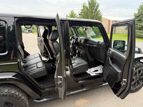 Used 2014 Jeep Wrangler 4WD Unlimited Altitude image 12