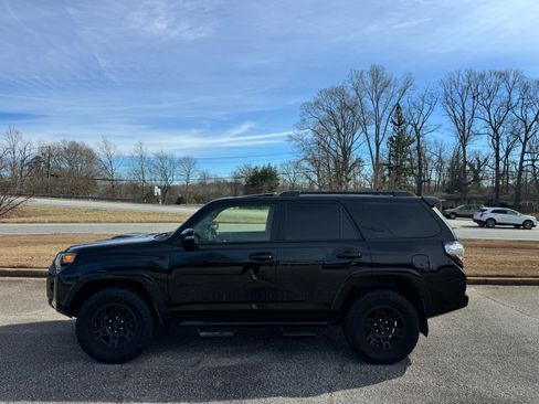 Used 2023 Toyota 4Runner TRD Off-Road Premium image 4