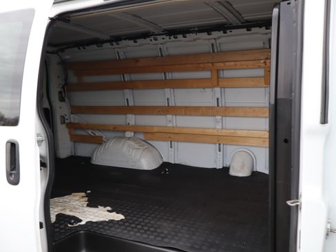 Used 2019 GMC Savana 2500 image 19