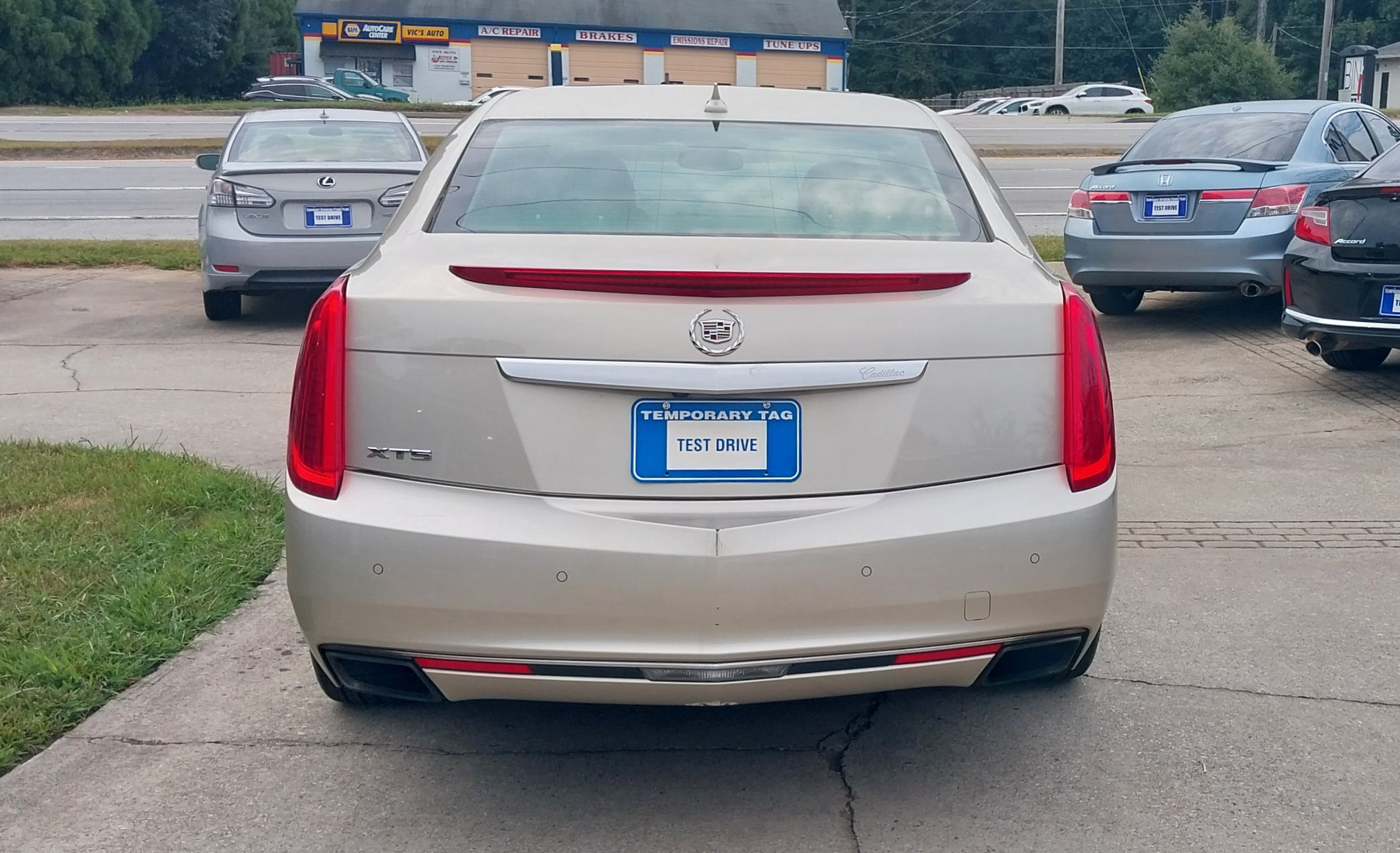 Used 2013 Cadillac XTS Luxury FWD image 5