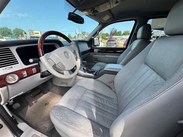 Used 2005 Lincoln Aviator Luxury RWD image 7