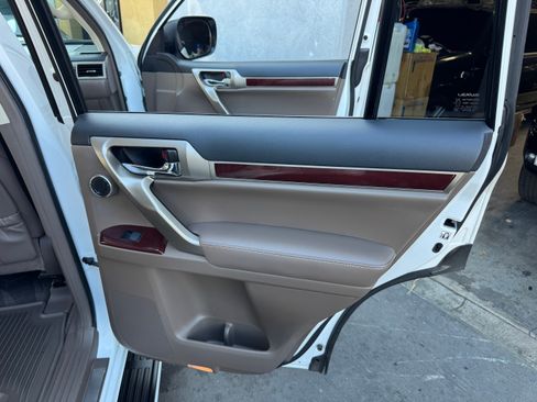 Used 2019 Lexus GX 460 Luxury image 32