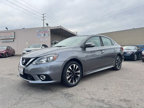 Used 2019 Nissan Sentra SR image 2