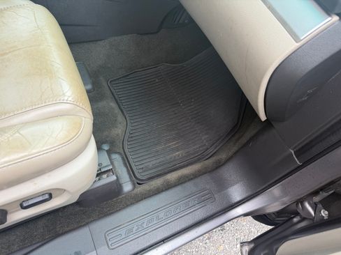 Used 2014 Ford Explorer XLT image 18