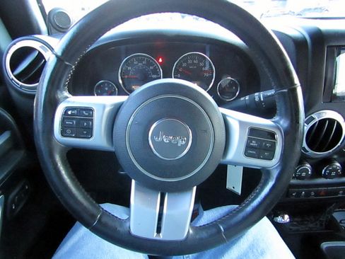 Used 2013 Jeep Wrangler Rubicon image 21