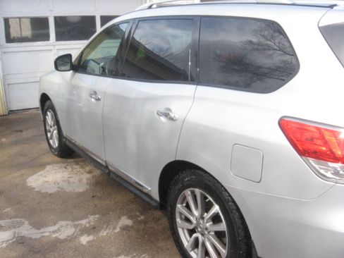 Used 2015 Nissan Pathfinder SL image 6