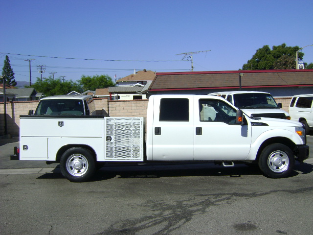Used 2011 Ford F350 2WD Crew Cab Super Duty image 2